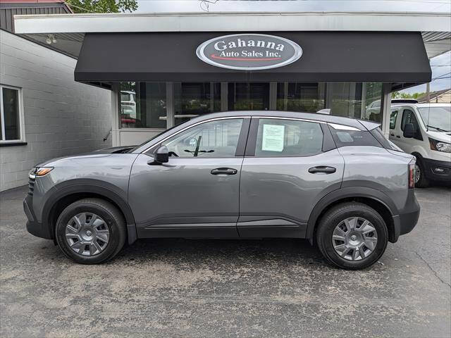 Used 2025 Nissan Kicks S AWD/4WD image 2