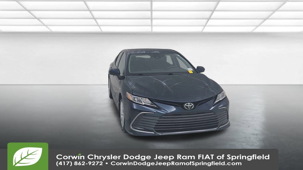 Used 2021 Toyota Camry LE image 4