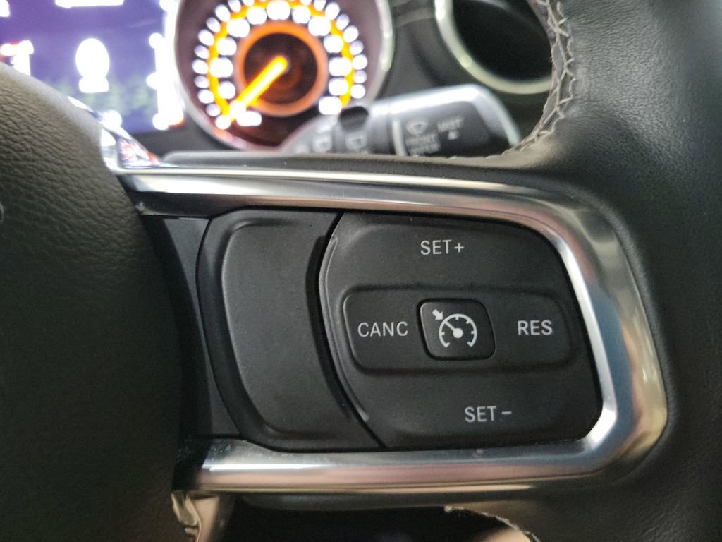 Used 2018 Jeep Wrangler Unlimited Sahara AWD/4WD image 16