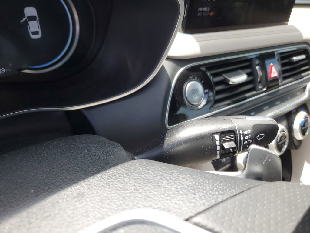 Used 2022 Genesis G70 3.3T image 26