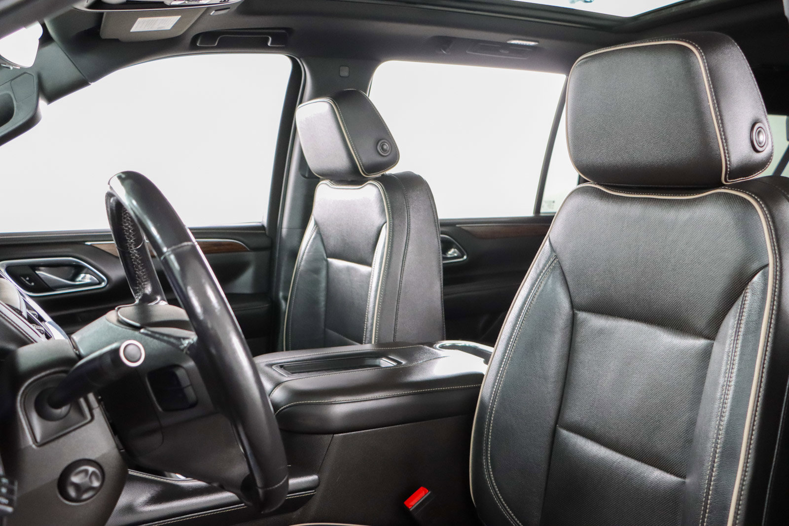 Used 2021 Chevrolet Suburban Premier w/ Premium Package image 28