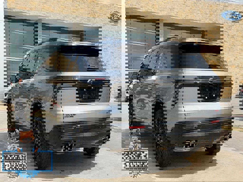 Used 2025 Chevrolet Traverse RS w/ LPO, Floor Liner Package image 13