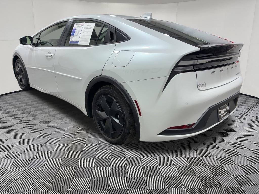 Used 2025 Toyota Prius Plug-In Hybrid FWD image 5
