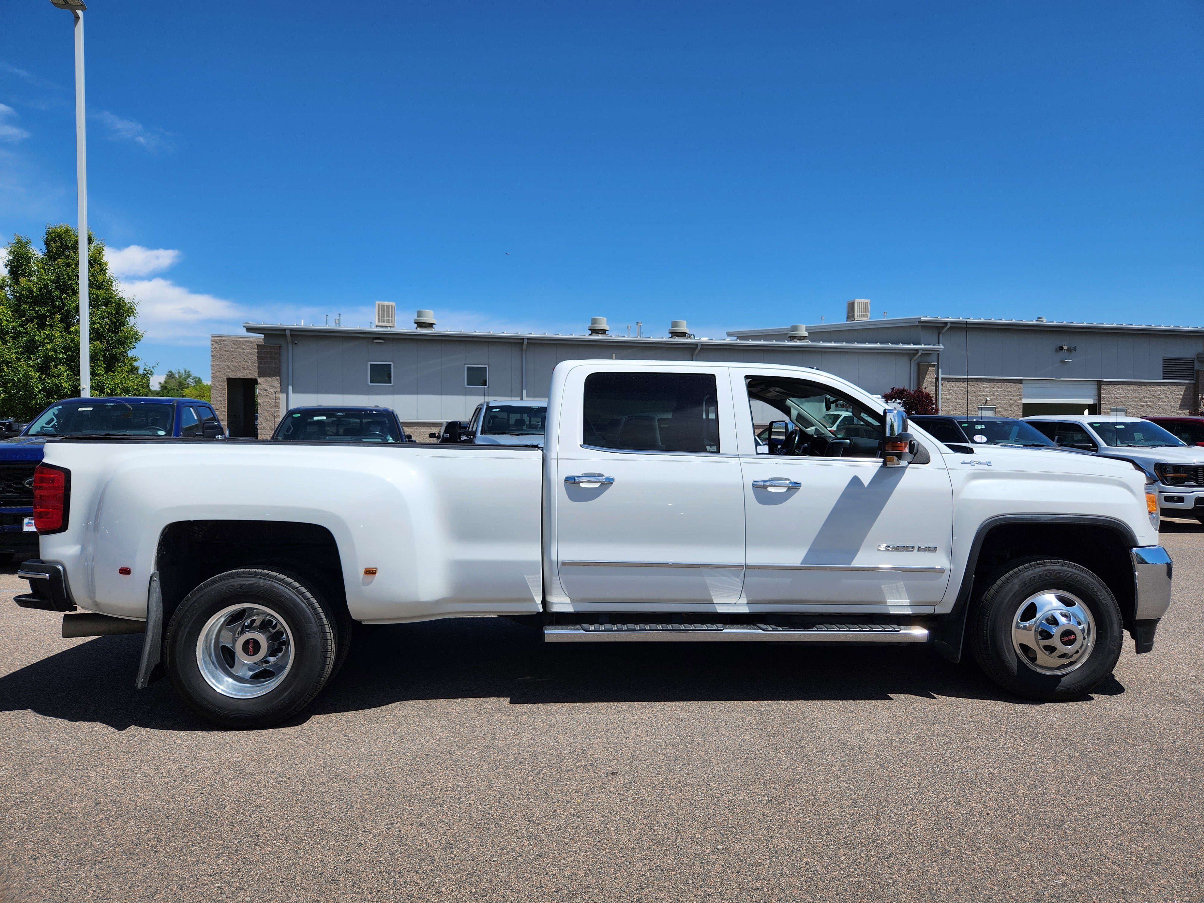Used 2016 GMC Sierra 3500 SLT w/ Duramax Plus Package AWD/4WD image 8