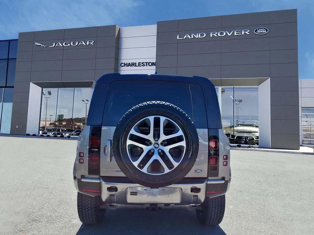 Certified 2023 Land Rover Defender 110 SE AWD/4WD image 4
