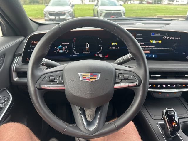 Used 2025 Cadillac XT4 Premium Luxury image 12