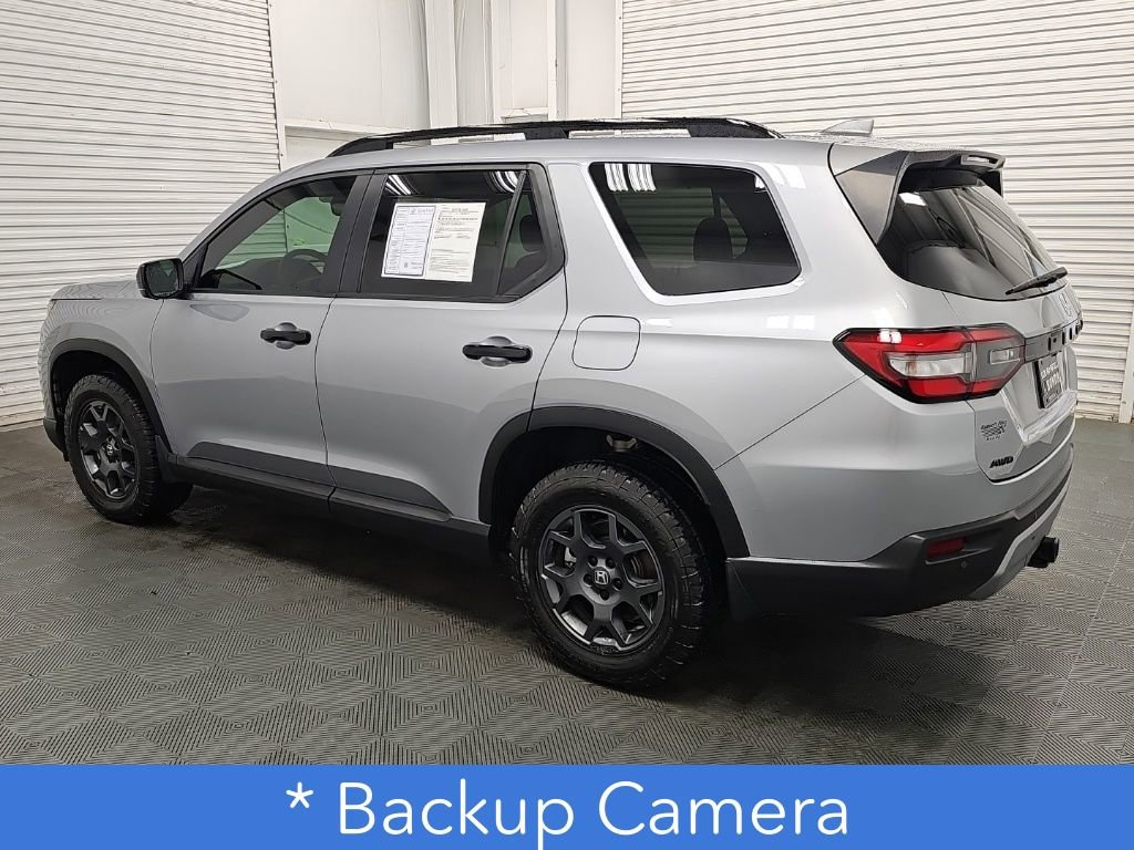 Used 2025 Honda Pilot TrailSport image 6