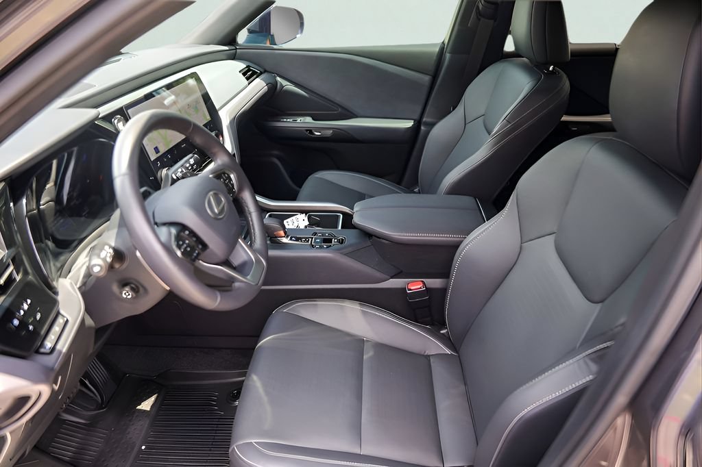 Used 2025 Lexus TX 350 AWD w/ Technology Package image 9