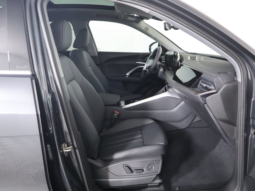 Used 2025 Audi Q5 Premium w/ Premium Plus AWD/4WD image 23