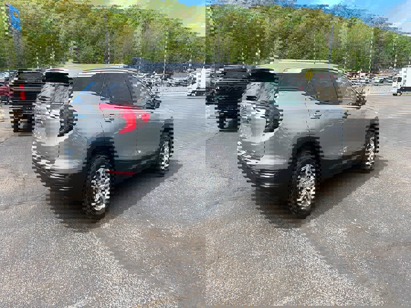 Used 2023 GMC Terrain SLE image 5