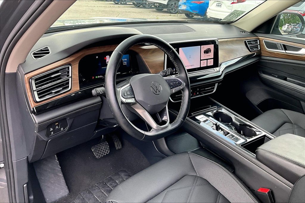 Used 2025 Volkswagen Atlas SE FWD image 14