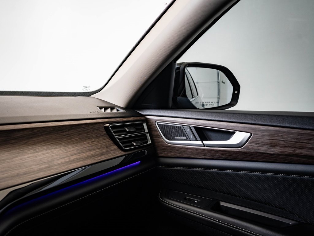 Used 2024 Volkswagen Atlas SEL Premium R-Line image 33