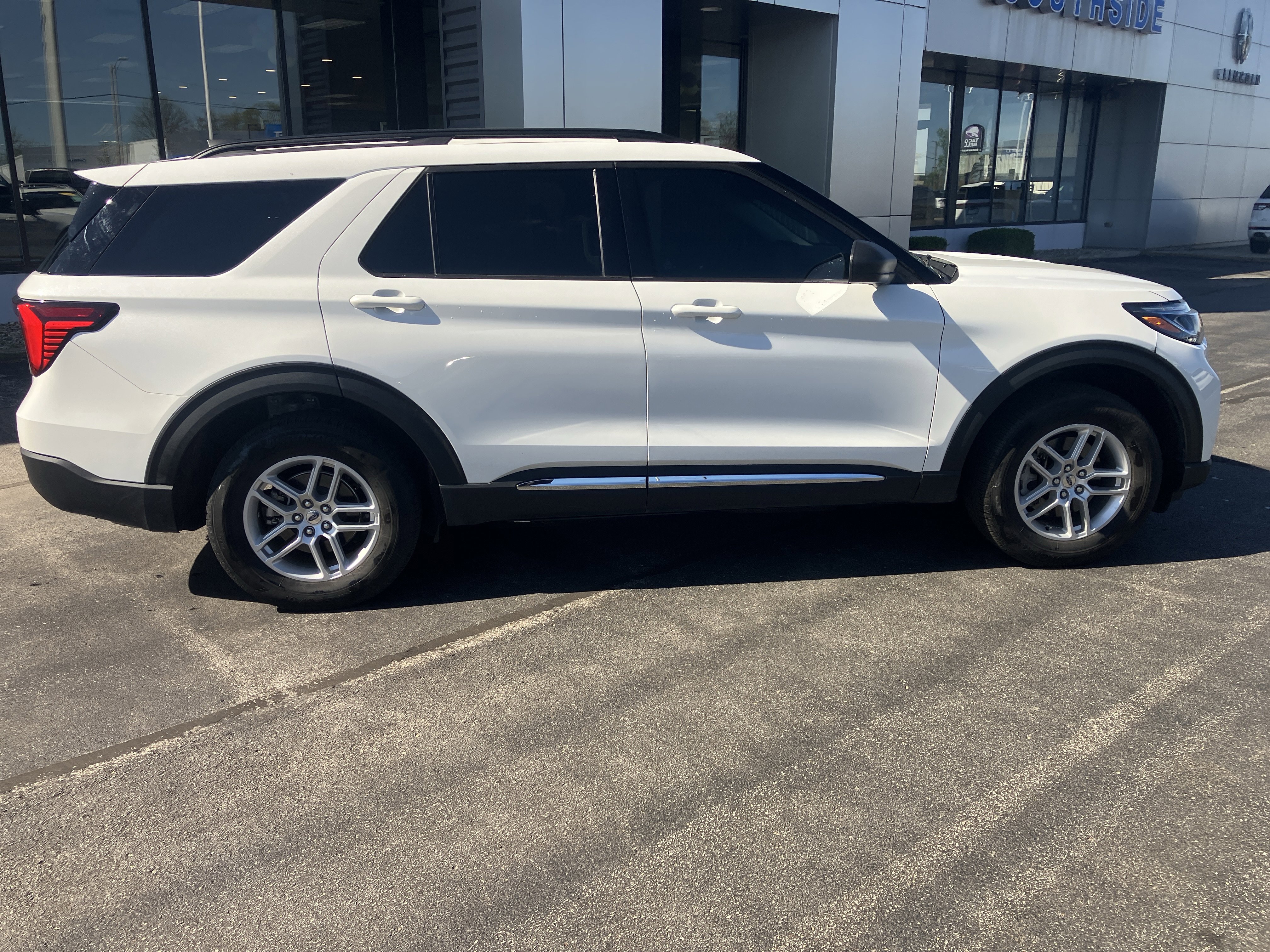 Certified 2025 Ford Explorer Active AWD/4WD image 8