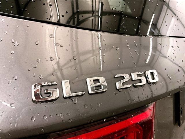 Used 2023 Mercedes-Benz GLB 250 4MATIC image 13
