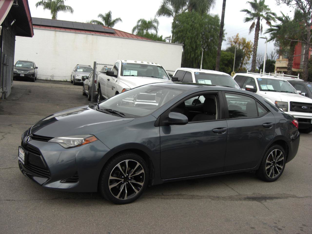 Used 2017 Toyota Corolla LE FWD image 3