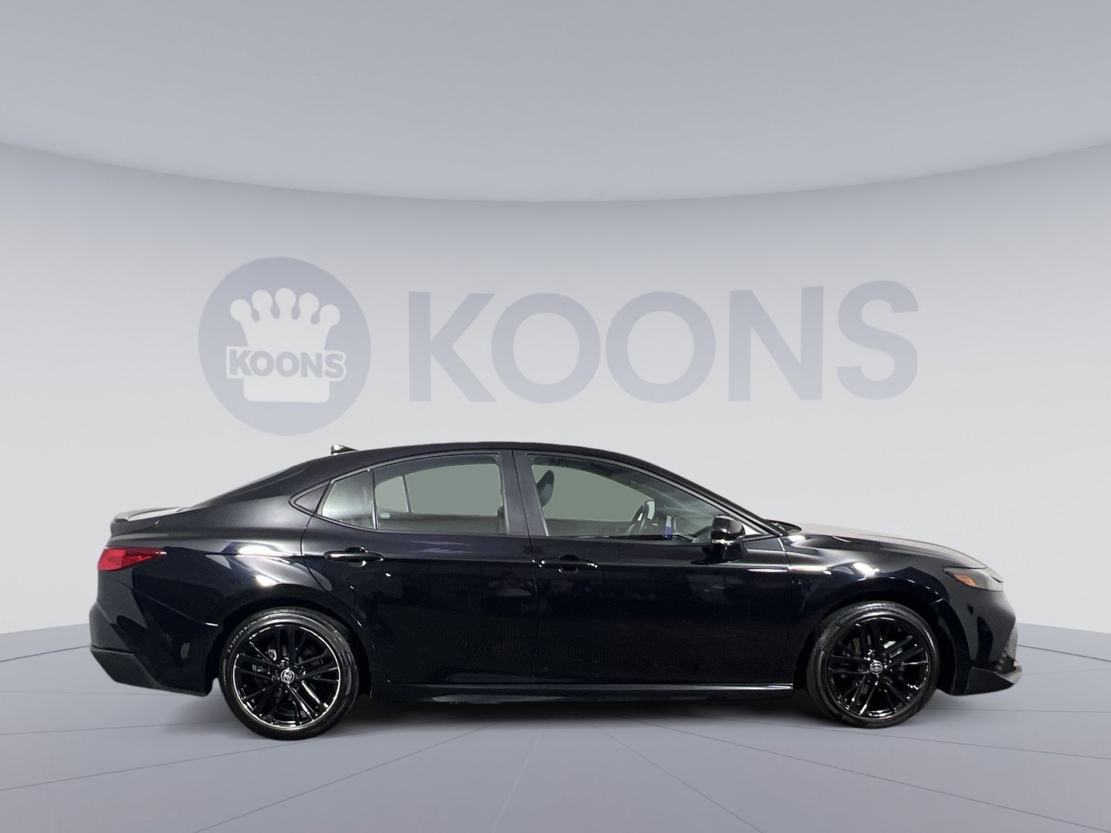 Used 2025 Toyota Camry SE FWD image 12