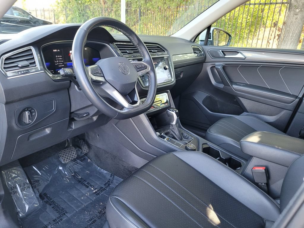 Used 2024 Volkswagen Tiguan SE AWD/4WD image 11