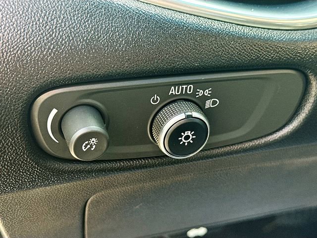 Used 2019 Chevrolet Malibu Premier w/ Sun and Wheel Package image 10