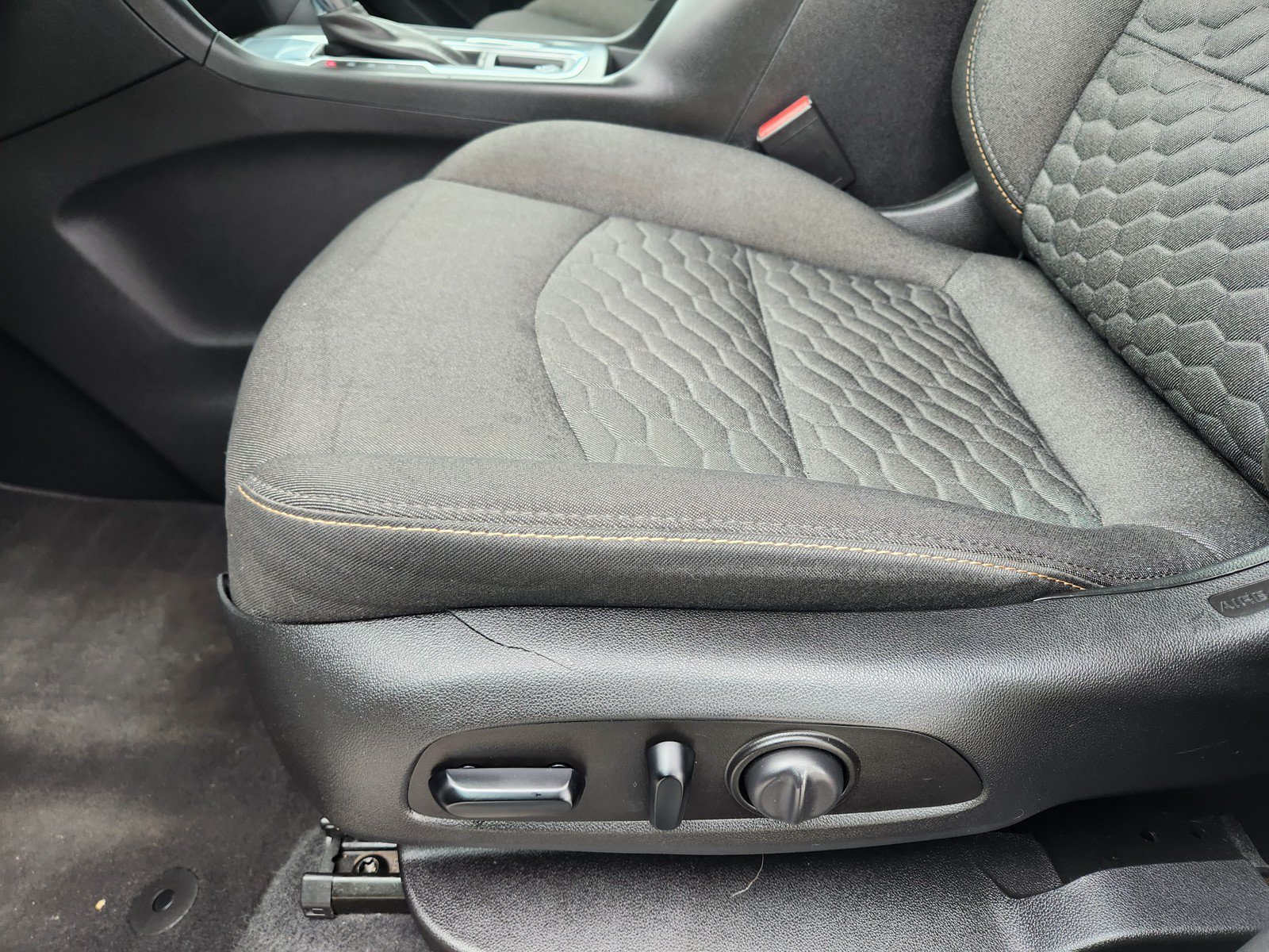 Used 2019 Chevrolet Equinox LT w/ Driver Convenience Package FWD image 20