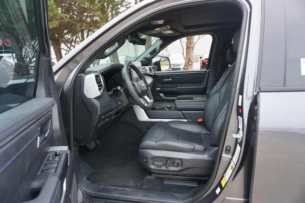 Used 2025 Toyota Tundra Platinum AWD/4WD image 2