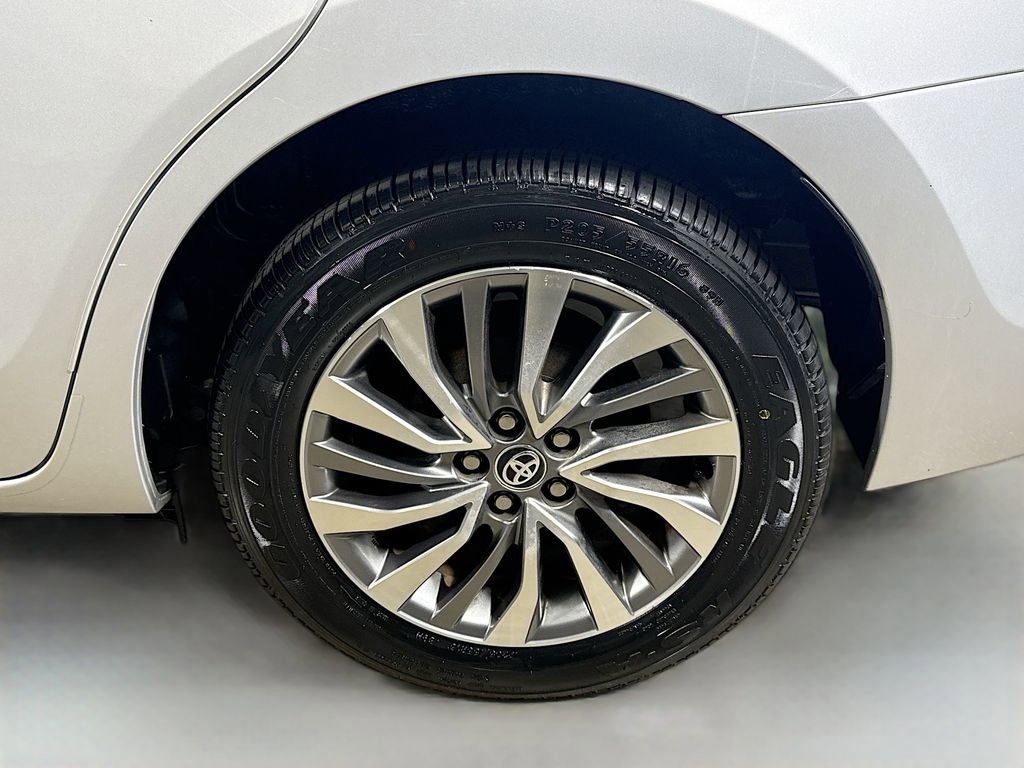 Certified 2017 Toyota Corolla XLE FWD image 29
