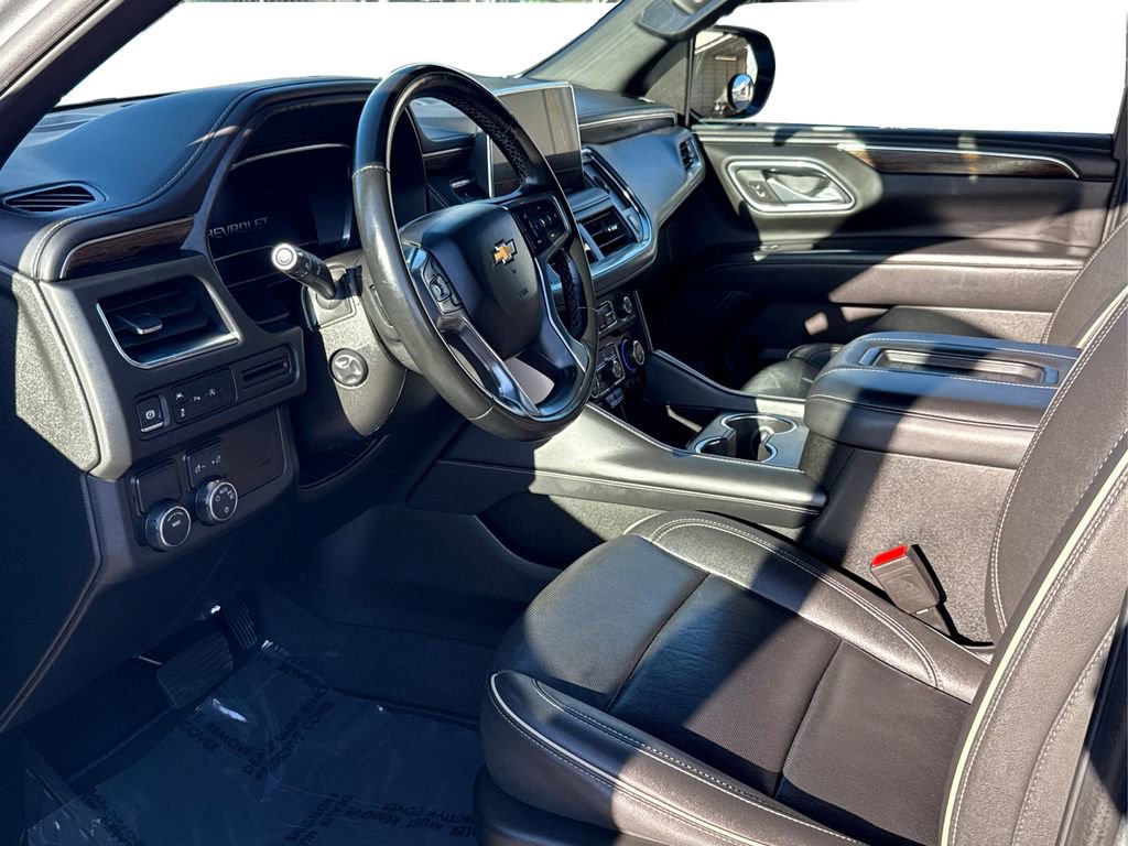 Used 2024 Chevrolet Suburban Premier image 9