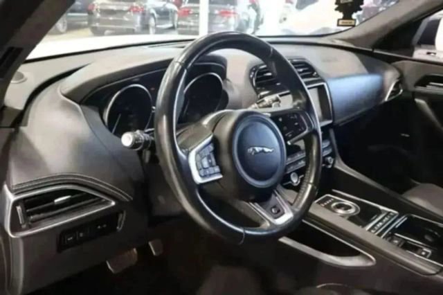 Used 2020 Jaguar F-PACE S image 28