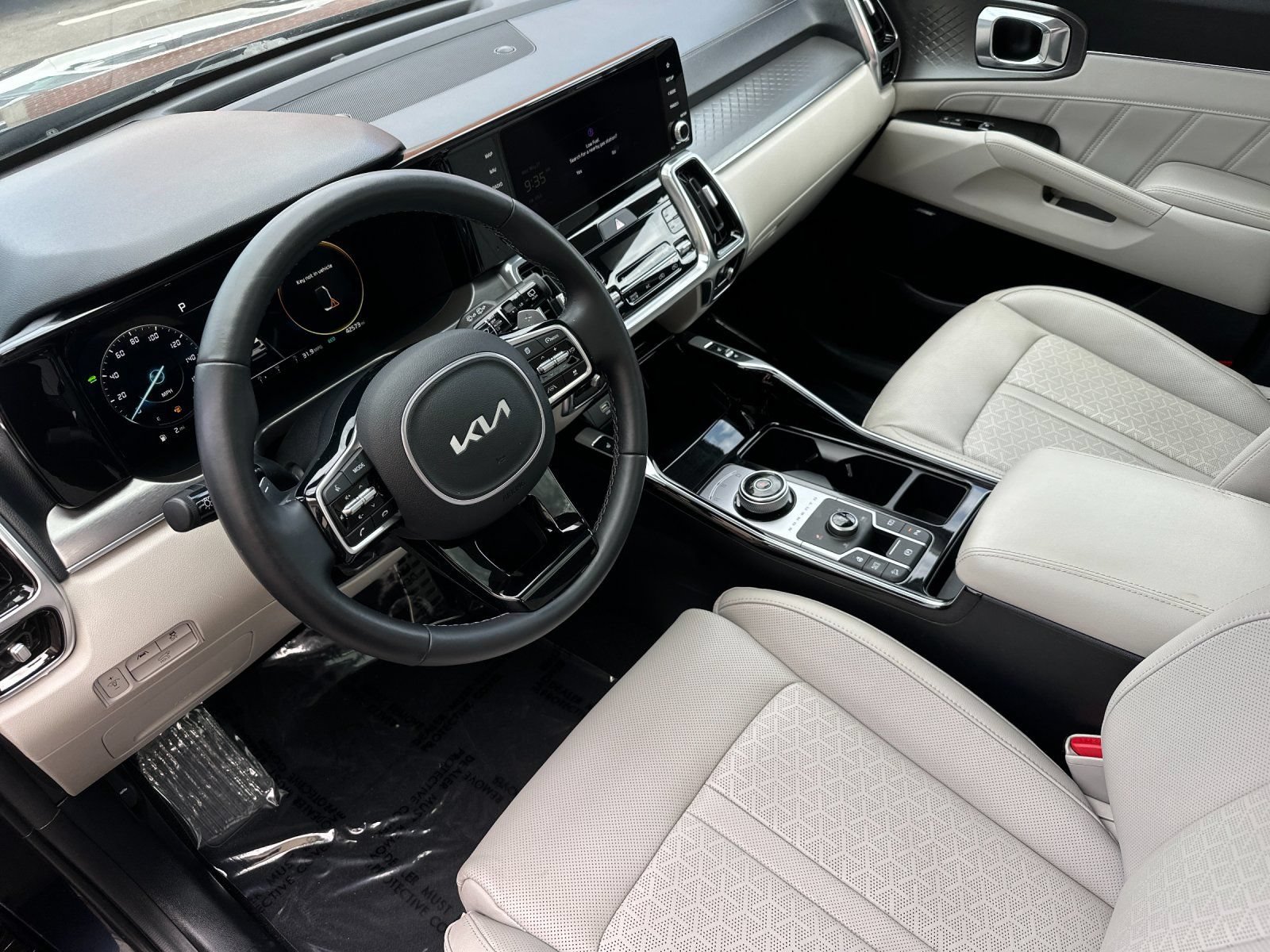 Certified 2023 Kia Sorento SX Prestige w/ Panoramic Sunroof Package AWD/4WD image 12