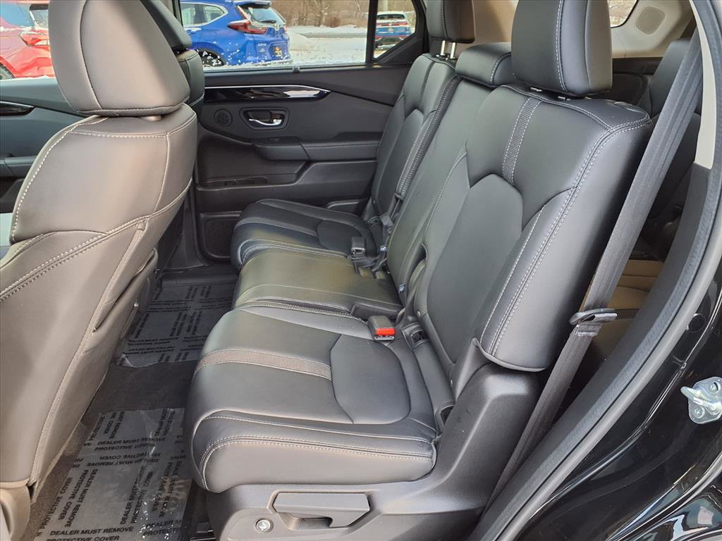 Certified 2025 Honda Pilot Touring image 8