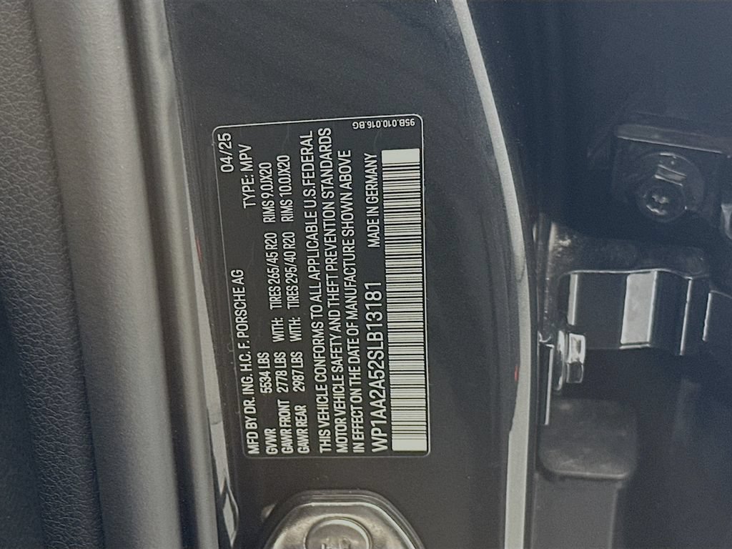 New 2025 Porsche Macan AWD/4WD image 35
