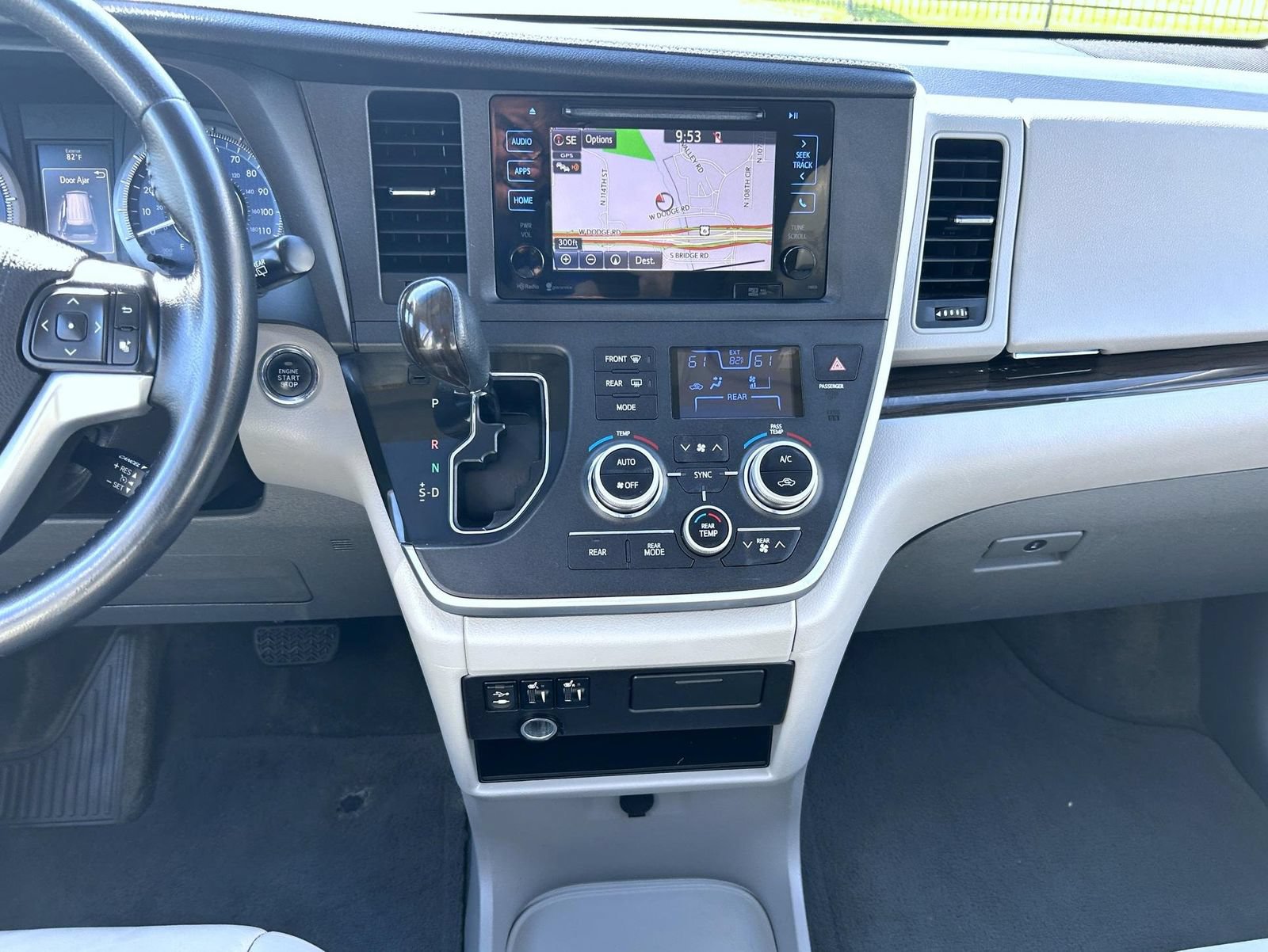 Used 2015 Toyota Sienna XLE w/ XLE Navigation Package FWD image 12