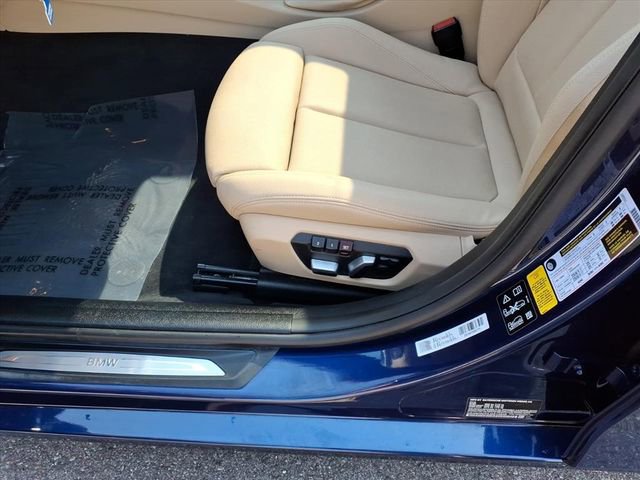 Used 2018 BMW 330i xDrive Sedan w/ Premium Package image 18