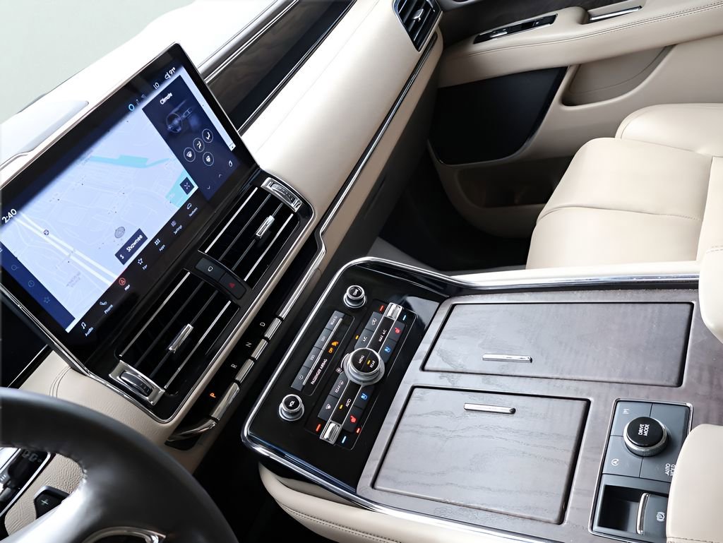 Used 2024 Lincoln Navigator Premiere image 21