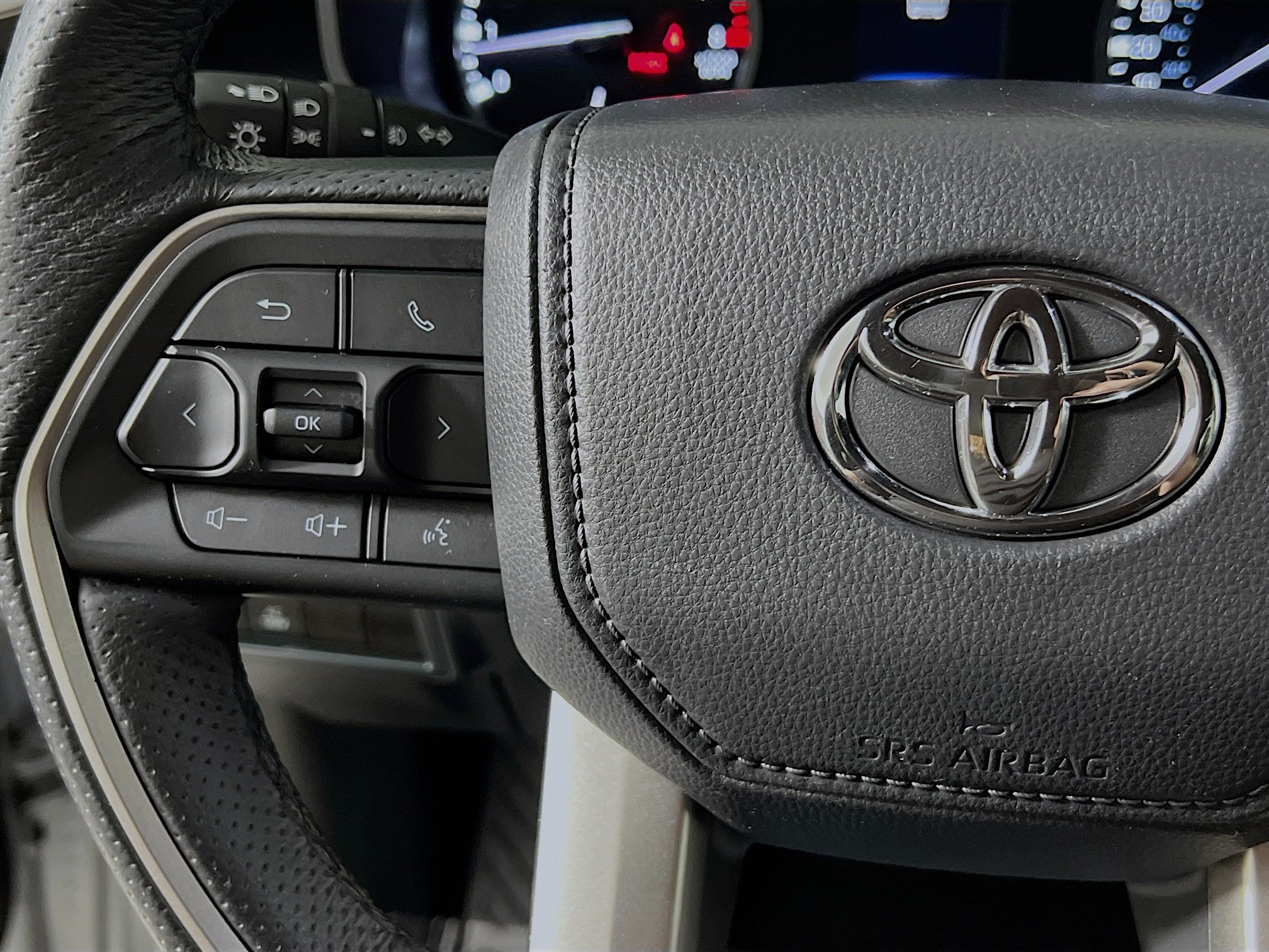 Used 2025 Toyota Tundra SR5 w/ SR5 Premium Package AWD/4WD image 18