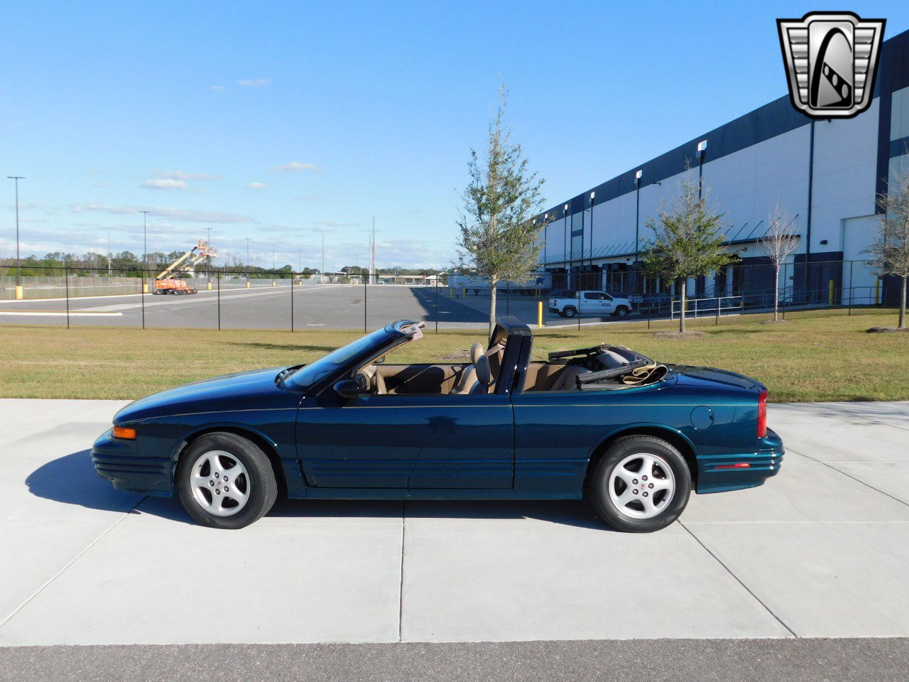 Used 1995 Oldsmobile Cutlass Supreme Convertible image 8