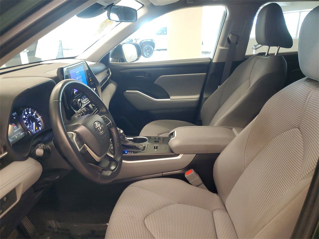 Used 2023 Toyota Highlander LE image 16