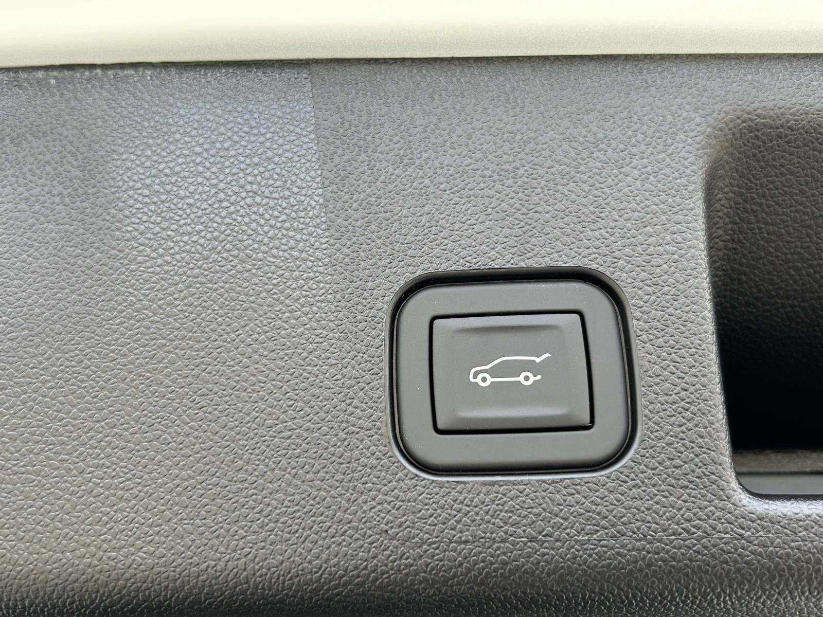 New 2026 Chevrolet Equinox EV LT image 17