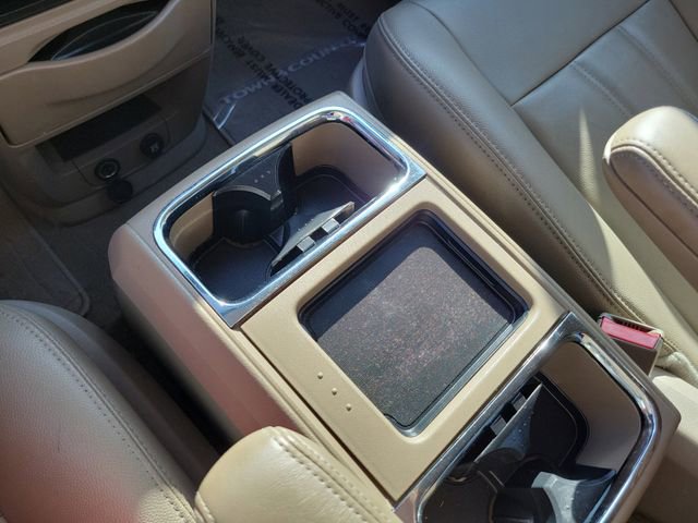 Certified 2016 Chrysler Town & Country Touring w/ Driver Convenience Group image 25