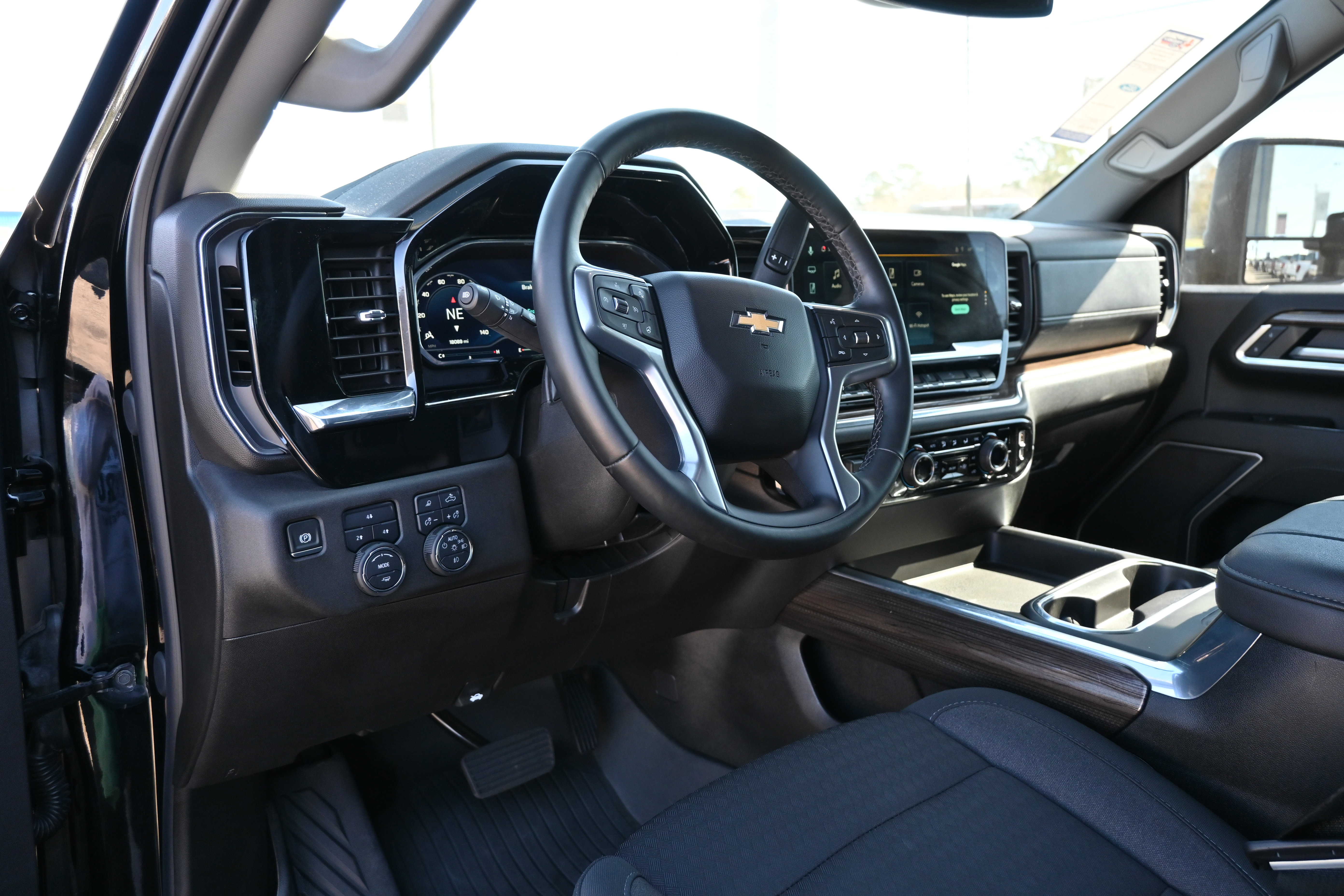 Used 2025 Chevrolet Silverado 2500 LT w/ Texas Edition image 14