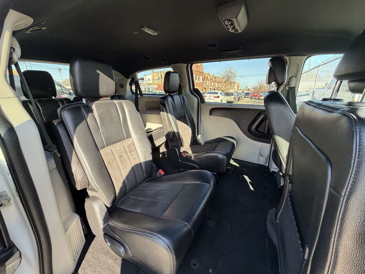 Used 2019 Dodge Grand Caravan SXT FWD image 25
