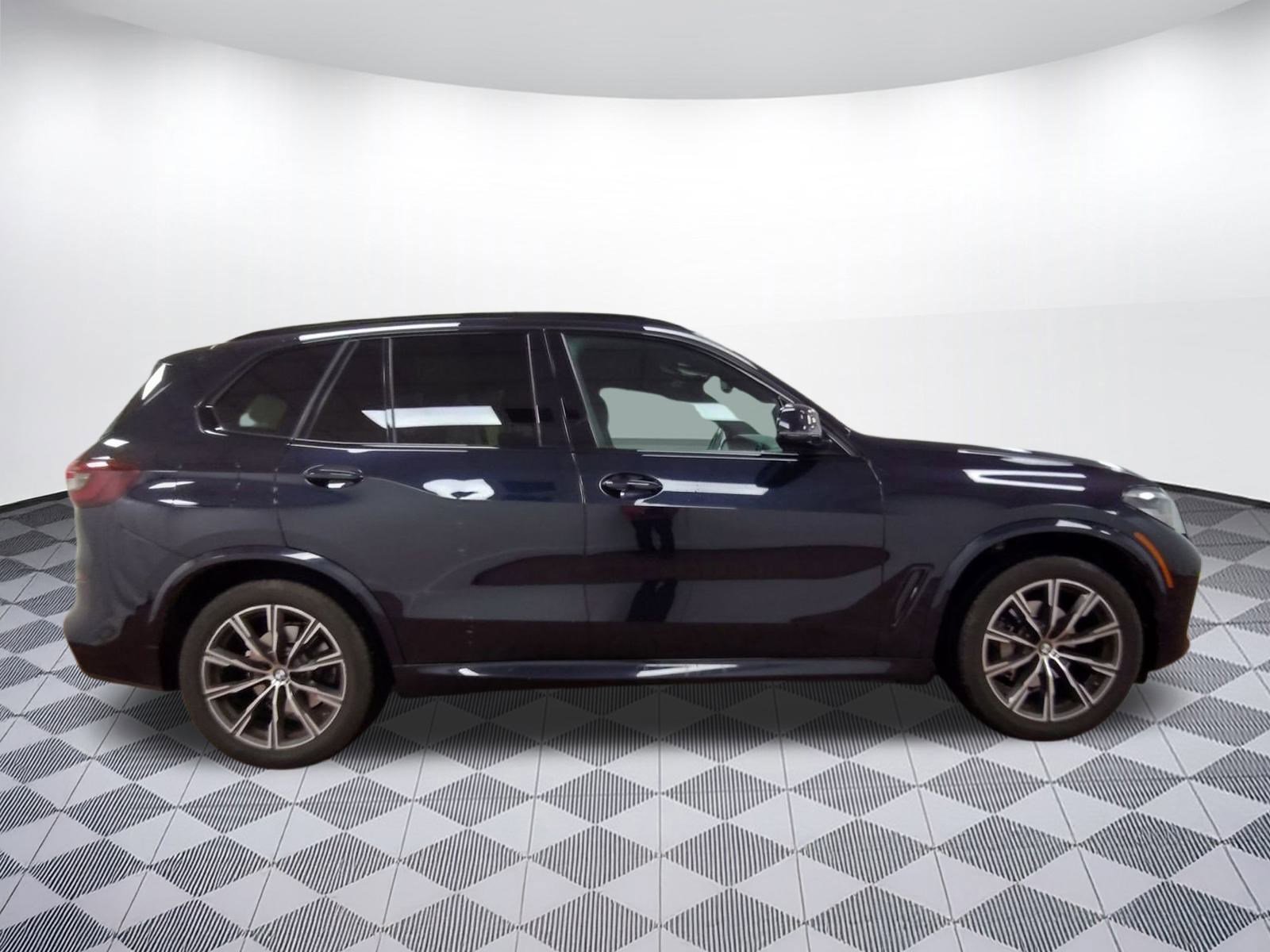 Used 2021 BMW X5 xDrive40i w/ M Sport Package image 7