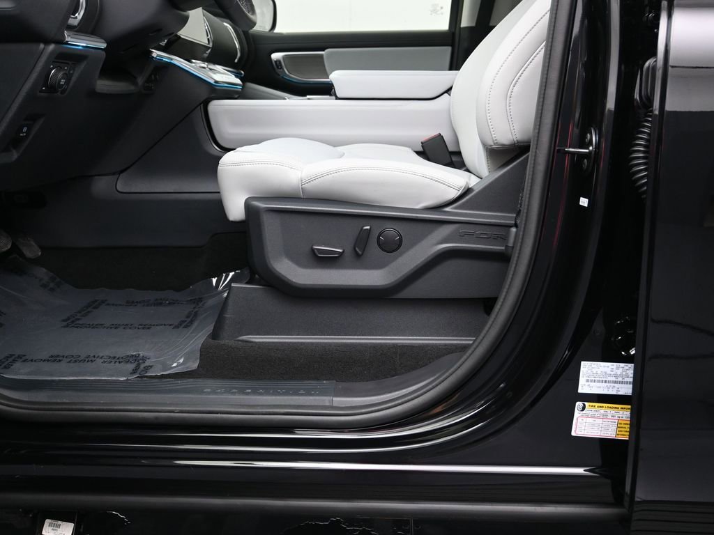 New 2026 Ford Expedition Platinum w/ Driver's Package AWD/4WD image 23