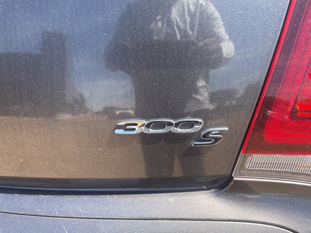 Used 2016 Chrysler 300 S image 7
