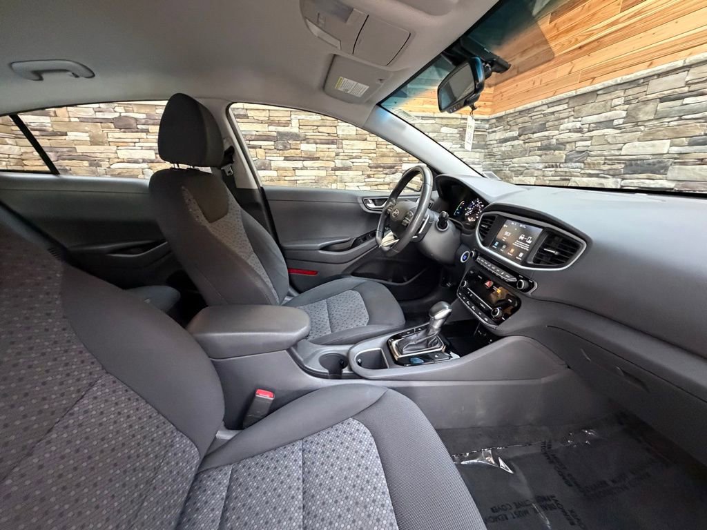 Used 2019 Hyundai Ioniq Plug-In Hybrid image 14