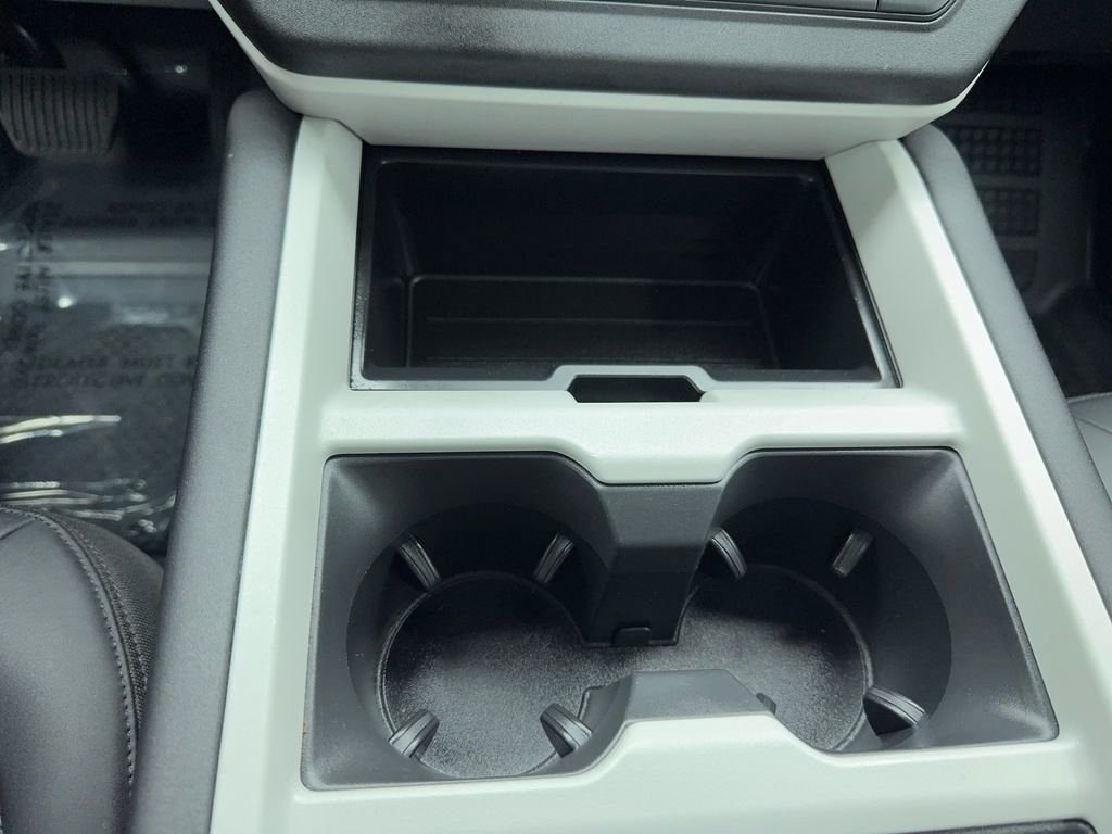 Used 2025 Land Rover Defender 110 S image 28