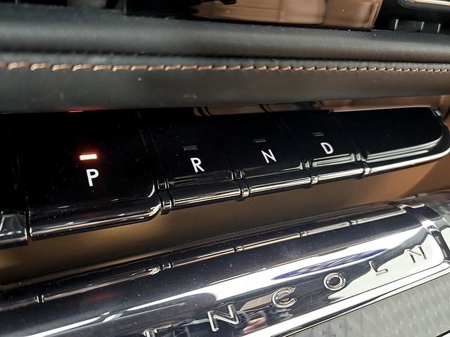Used 2025 Lincoln Aviator Black Label AWD/4WD image 17