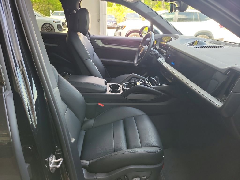 Used 2025 Porsche Cayenne S image 14