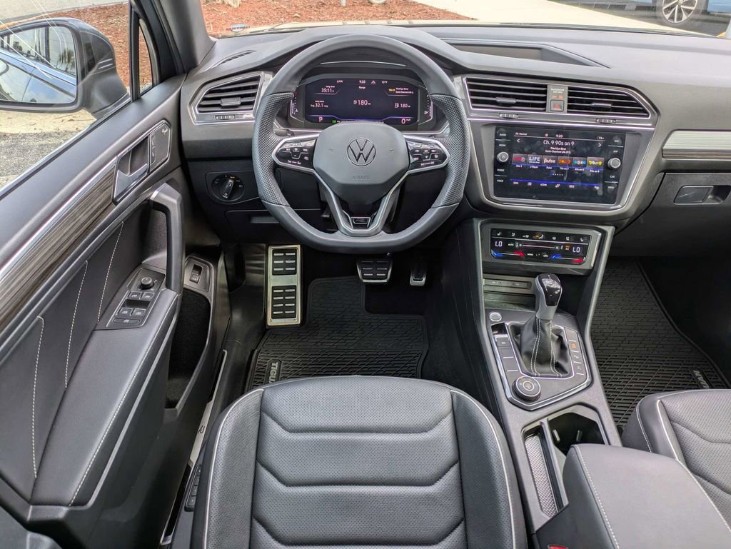 Certified 2023 Volkswagen Tiguan SEL R-Line image 19