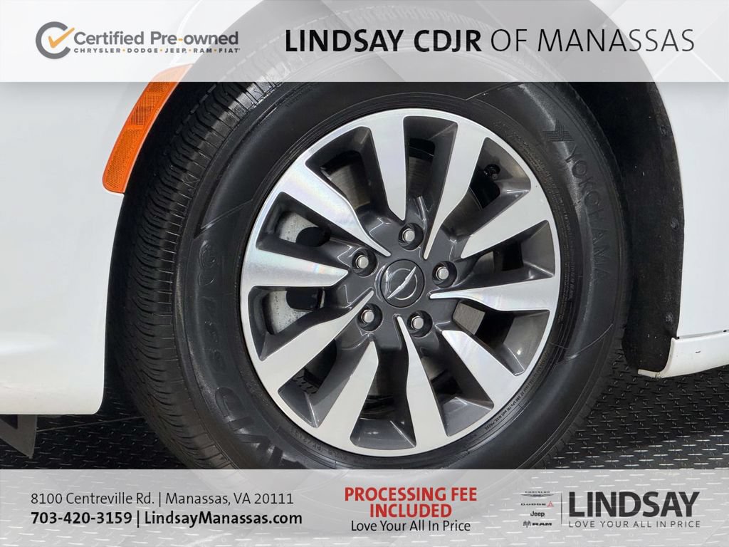 Used 2023 Chrysler Pacifica Limited FWD image 11