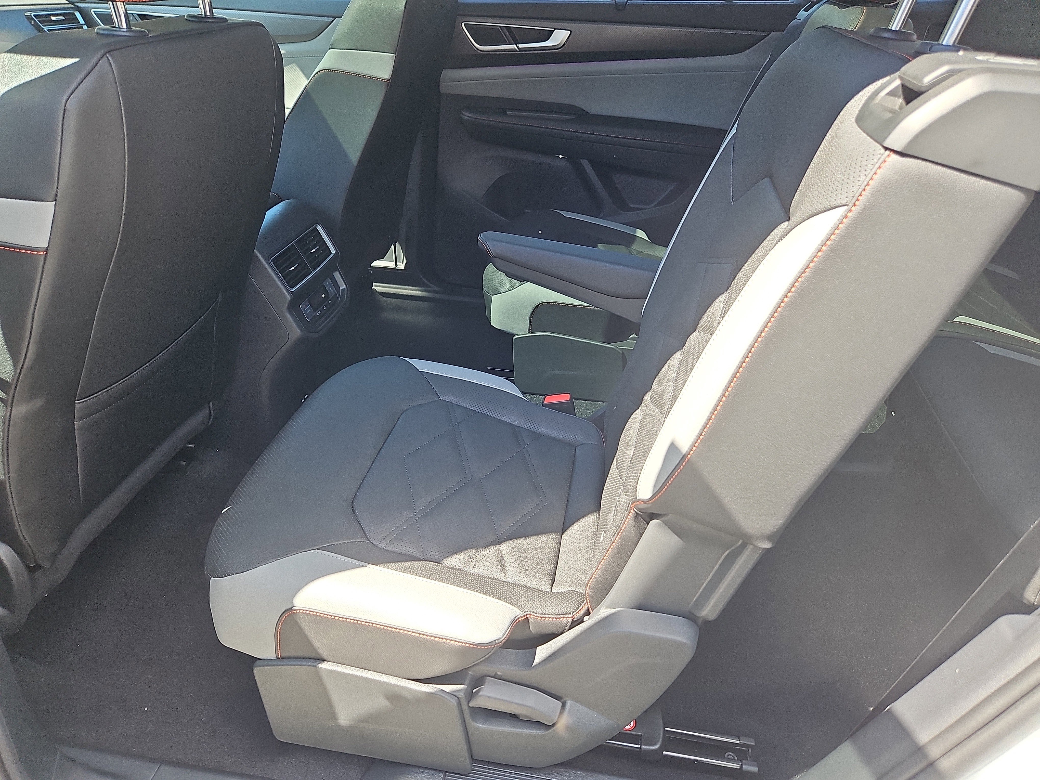 New 2026 Volkswagen Atlas Peak Edition AWD/4WD image 19